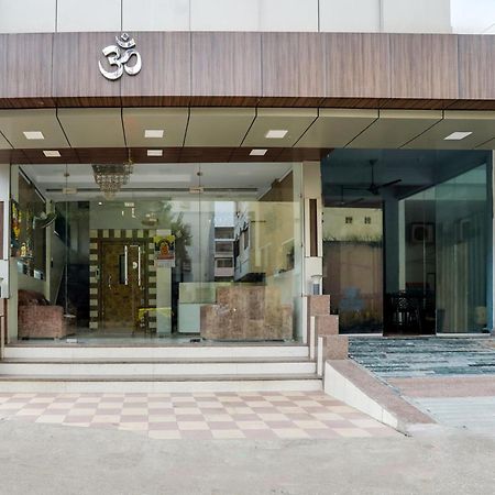 Super Hotel O Palkhi Road Near Sai Baba Temple Formerly Netra Sai Ширді Екстер'єр фото