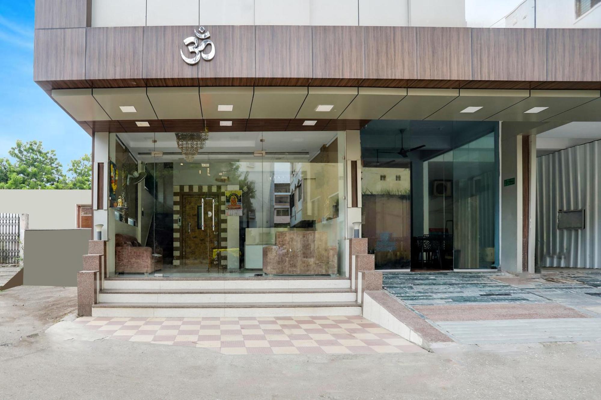 Super Hotel O Palkhi Road Near Sai Baba Temple Formerly Netra Sai Ширді Екстер'єр фото