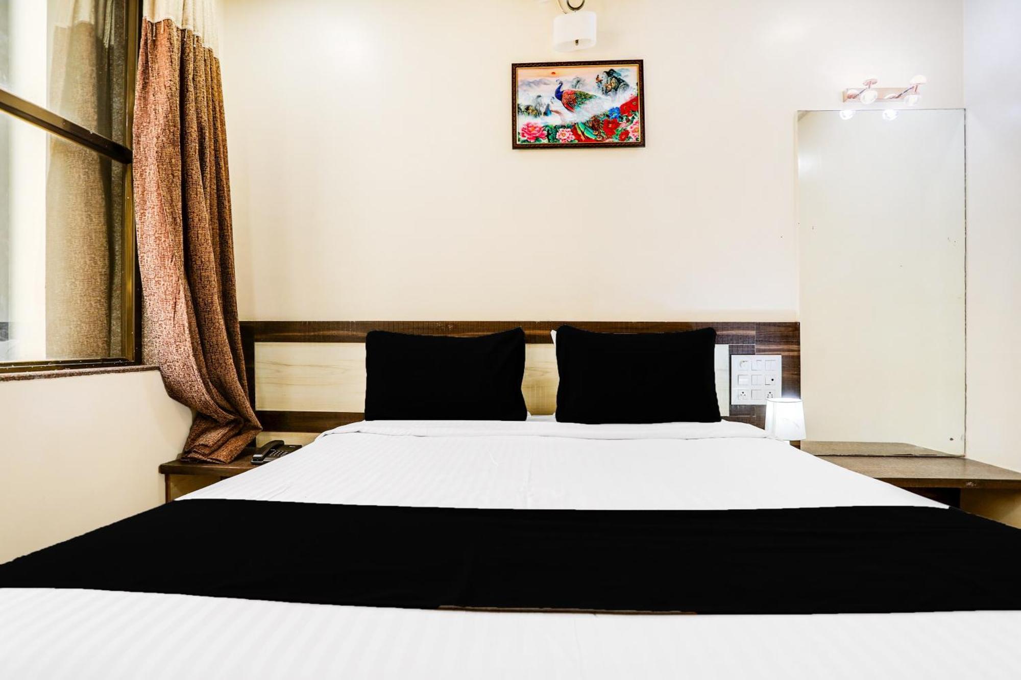 Super Hotel O Palkhi Road Near Sai Baba Temple Formerly Netra Sai Ширді Екстер'єр фото