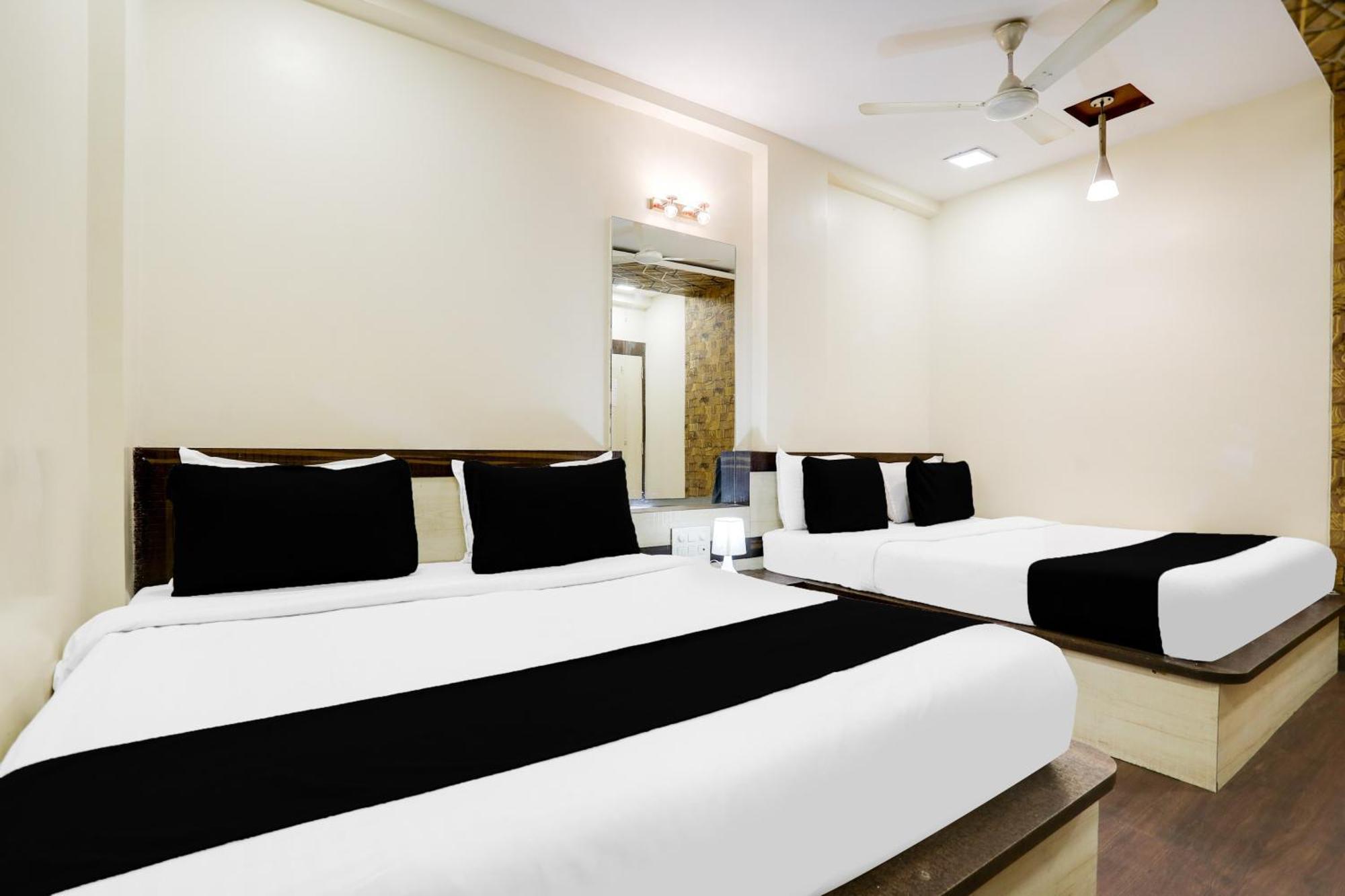 Super Hotel O Palkhi Road Near Sai Baba Temple Formerly Netra Sai Ширді Екстер'єр фото