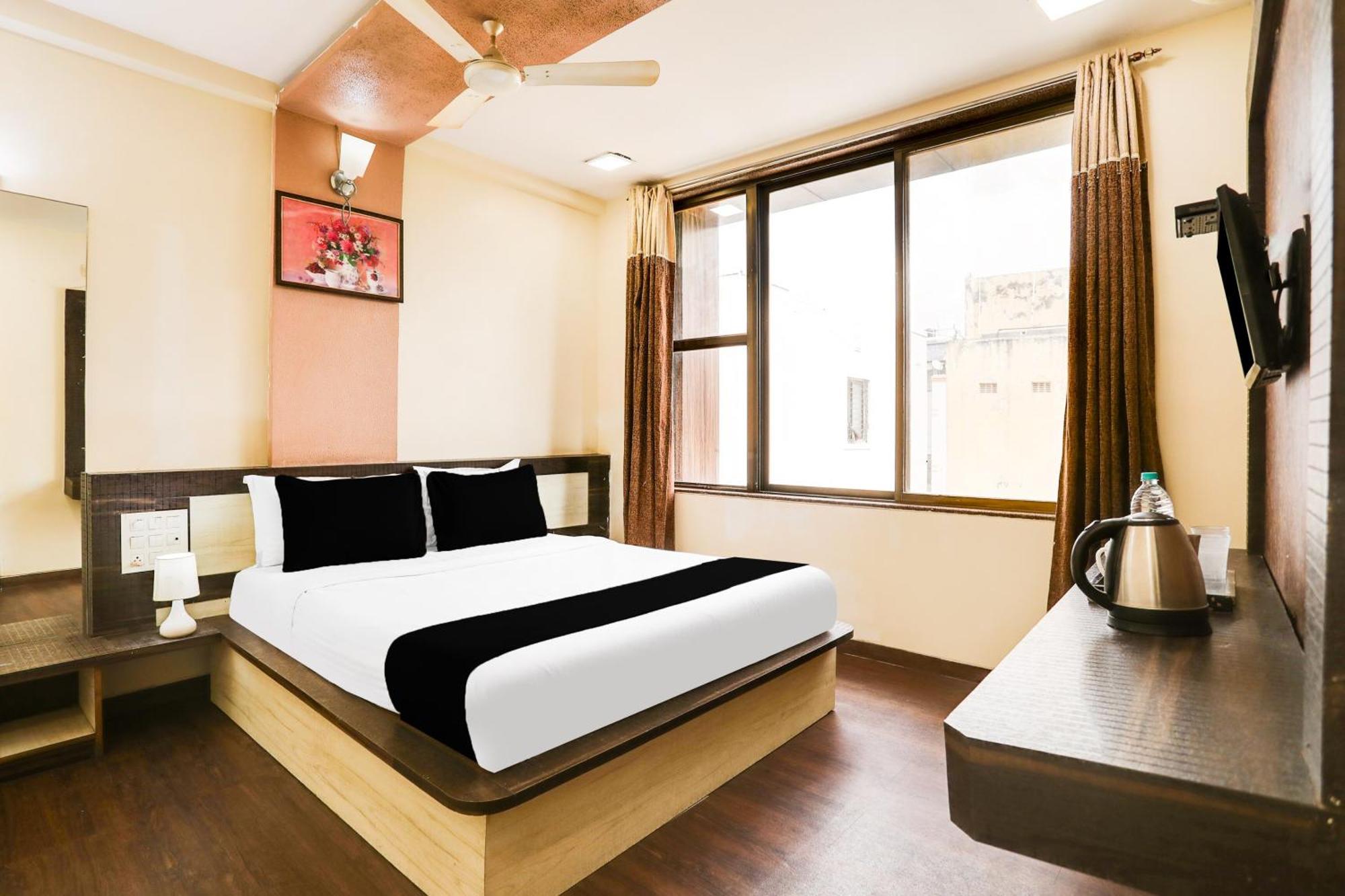 Super Hotel O Palkhi Road Near Sai Baba Temple Formerly Netra Sai Ширді Екстер'єр фото