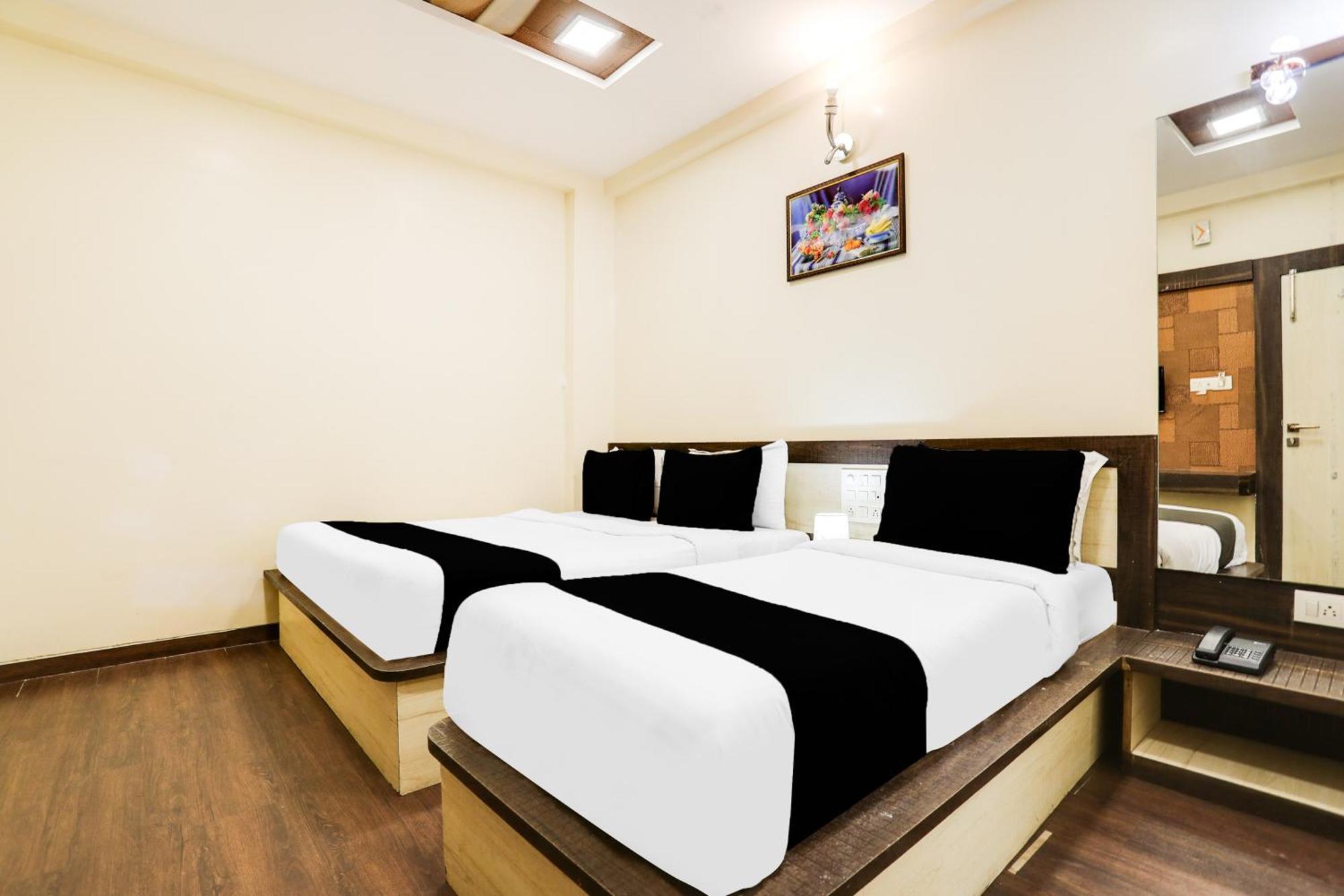 Super Hotel O Palkhi Road Near Sai Baba Temple Formerly Netra Sai Ширді Екстер'єр фото
