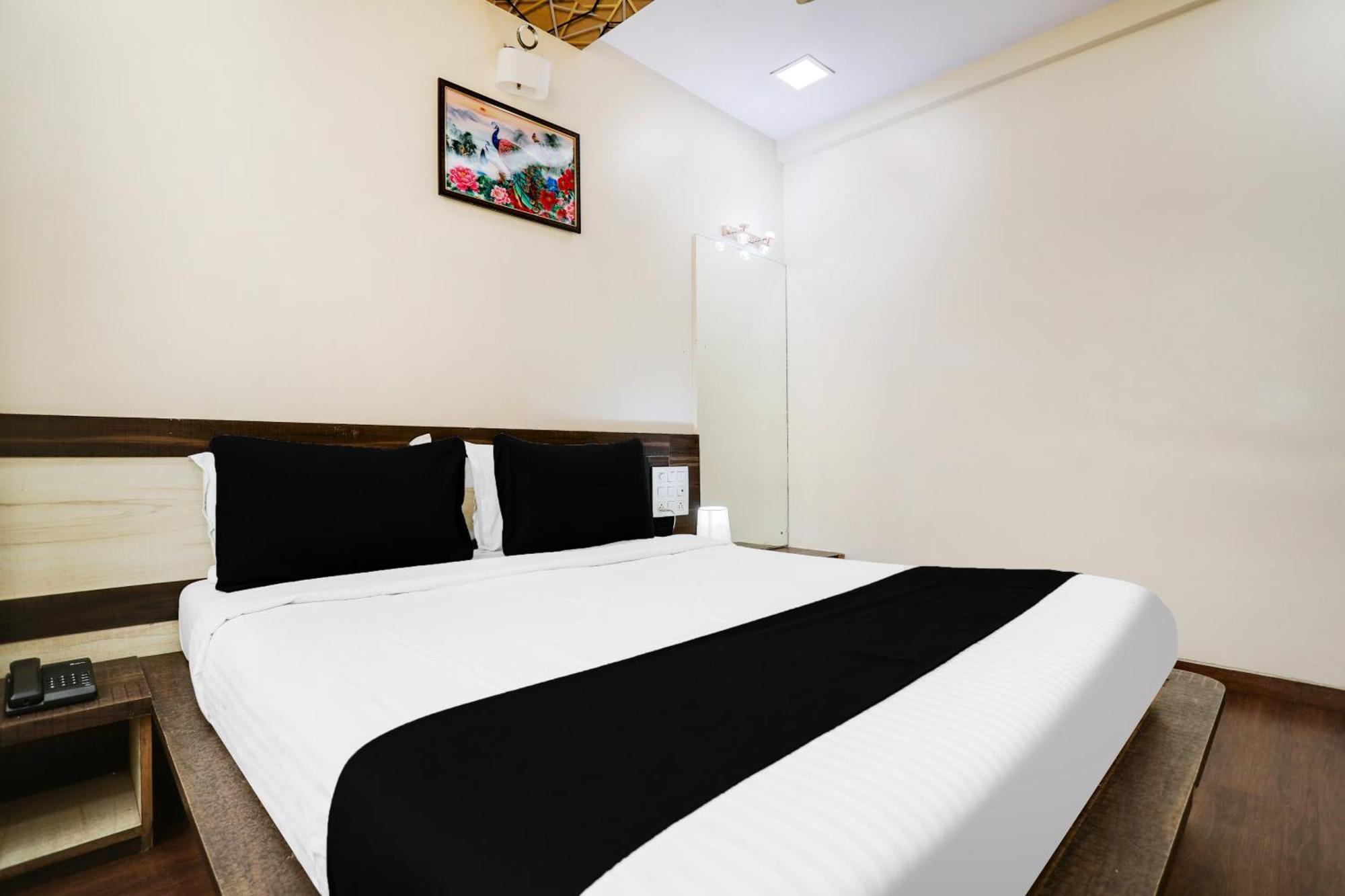 Super Hotel O Palkhi Road Near Sai Baba Temple Formerly Netra Sai Ширді Екстер'єр фото